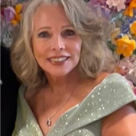 Elegant Off-Shoulder Evening Gown - Picture 3 of 4